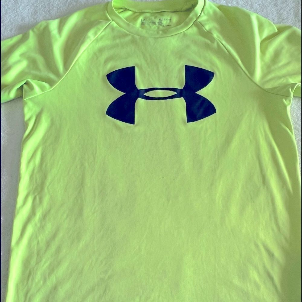 Under Armour T-Shirts Kids Big Boys “2” L Yellow T-Shirts PreOwned Condition
